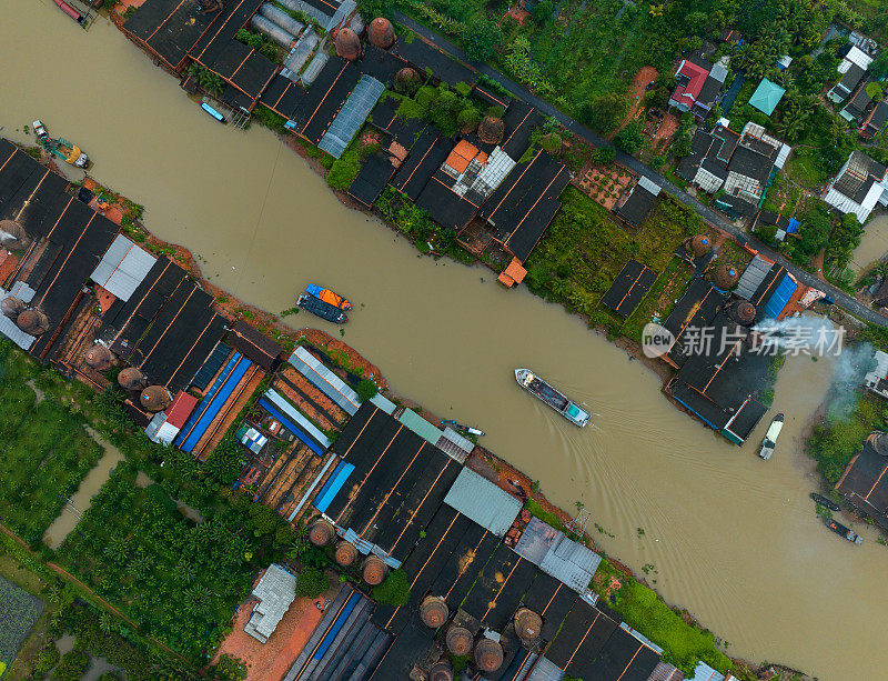 越南景观，Mang Thit古砖村位于越南永隆省湄公河三角洲的Co Chien河沿岸